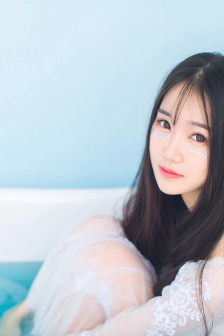 漂亮人妻当面被朋友玩弄
